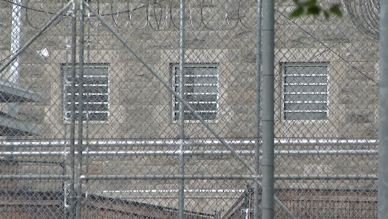 Une gardienne de prison ébouillantée par un détenu TVA Gatineau